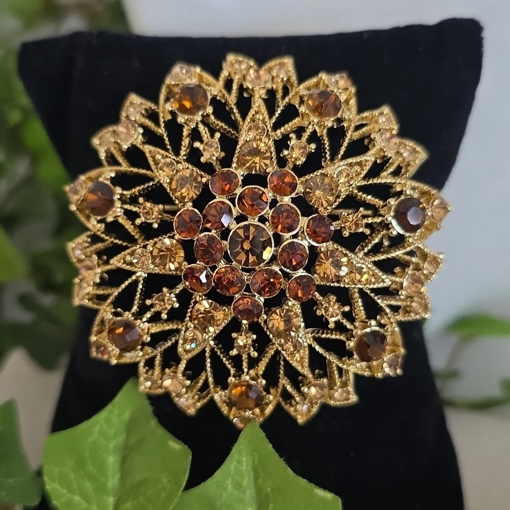 Vintage Gold Filigree Starburst Dome Brooch Pin with Topaz Color Rhimestones